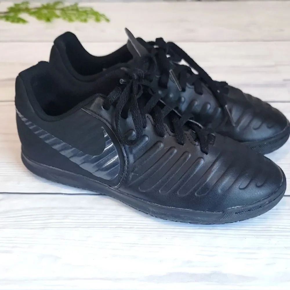 Nike Tiempo Athletic Sports Shoes Unisex Black 4.5Youth